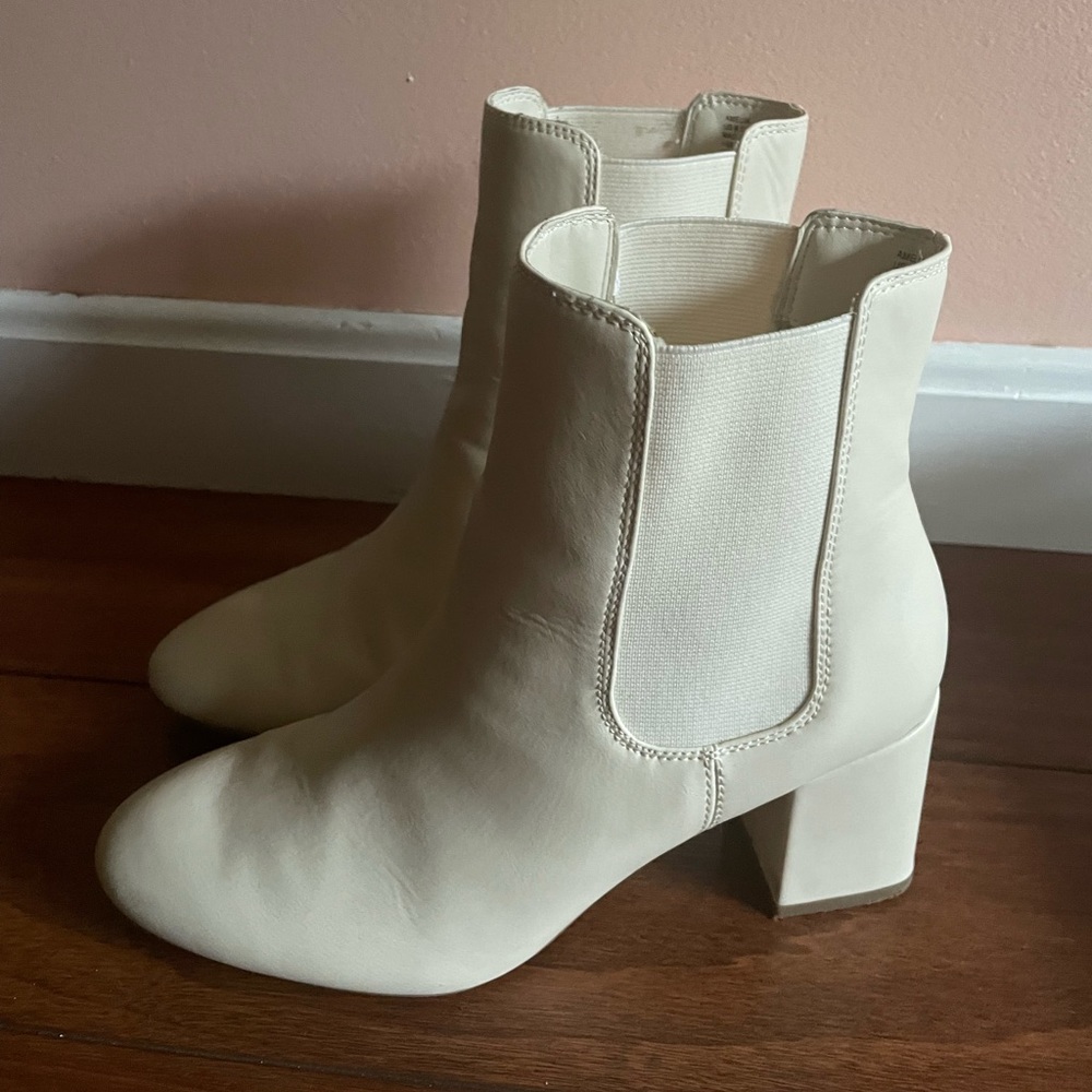 White block heeled boots (Justfab Ameila)